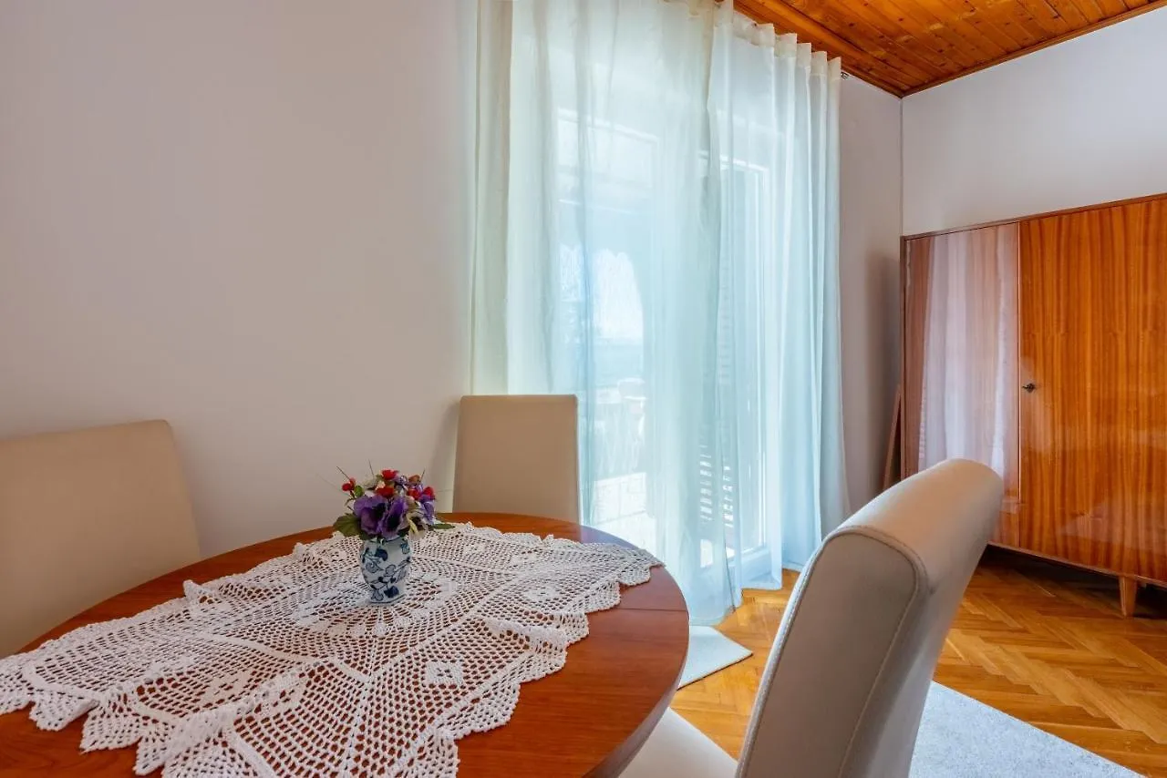 Apartments Hinic Selce Croatia