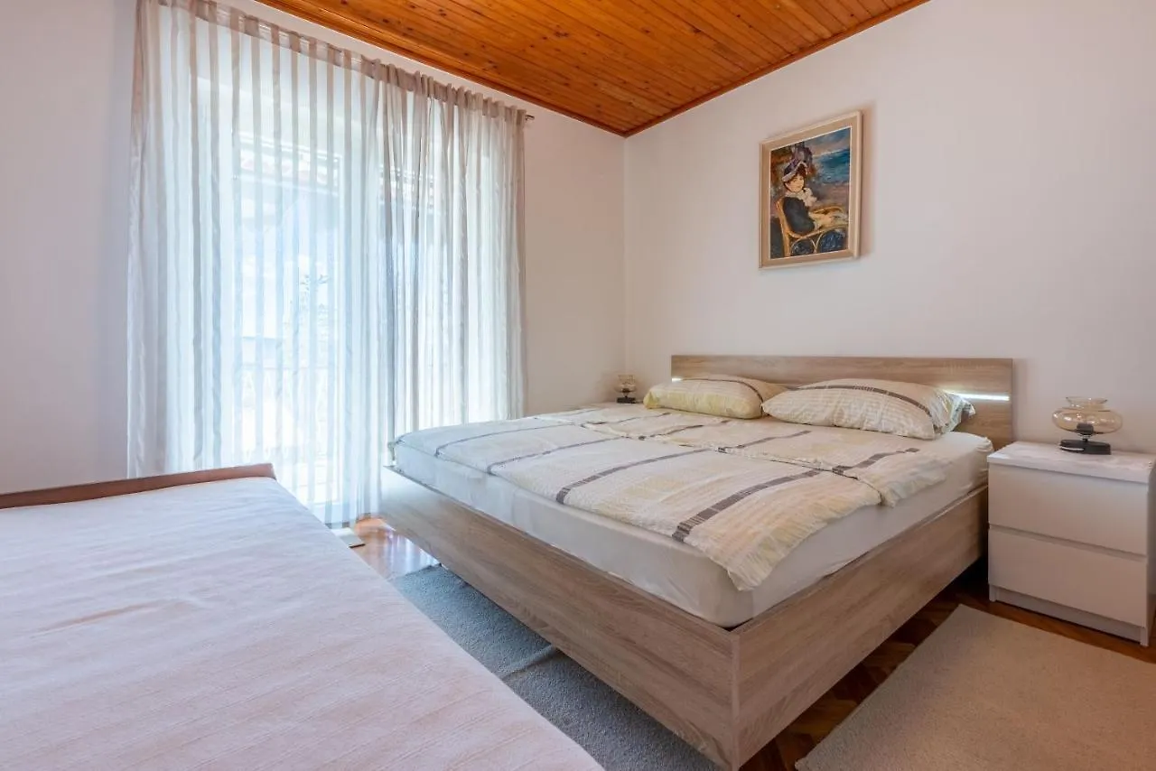 Apartments Hinic Selce Croatia